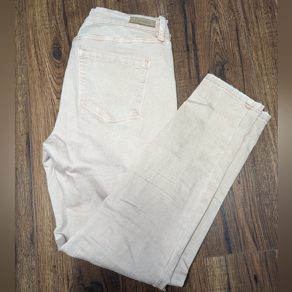 Pink distressed jeans - Picture 3 of 3